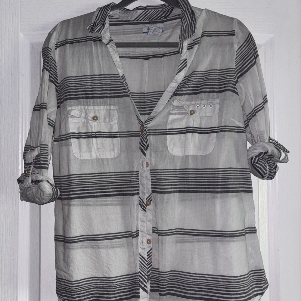 Columbia Gray and Black Casual Button Down Shirt